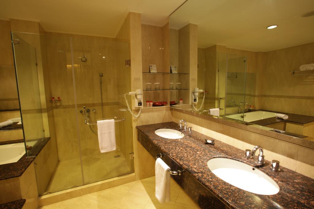Grage Hotel Cirebon Pokoj fotografie